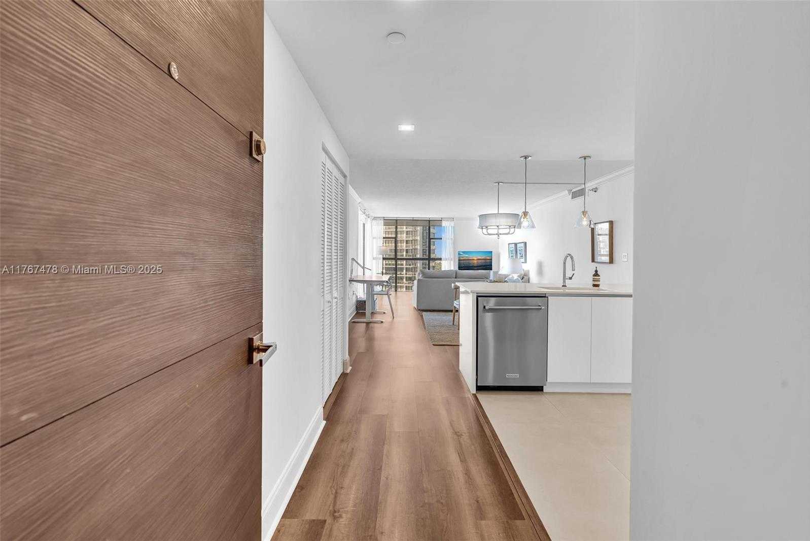 Small Image of 20515 EAST COUNTRY CLUB DR #1848, Aventura Number 3