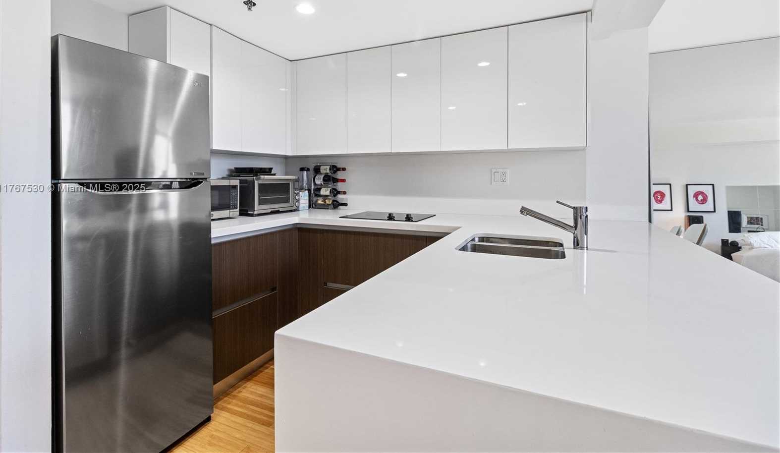 Small Image of 540 BRICKELL KEY DR #407, Miami Number 10