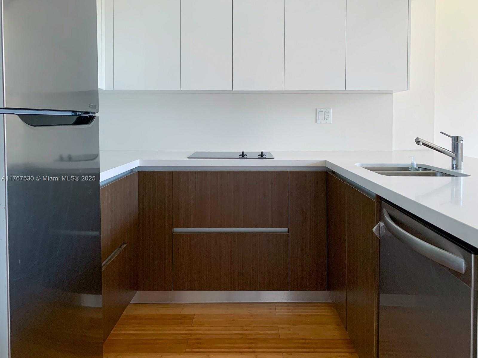 Small Image of 540 BRICKELL KEY DR #407, Miami Number 12