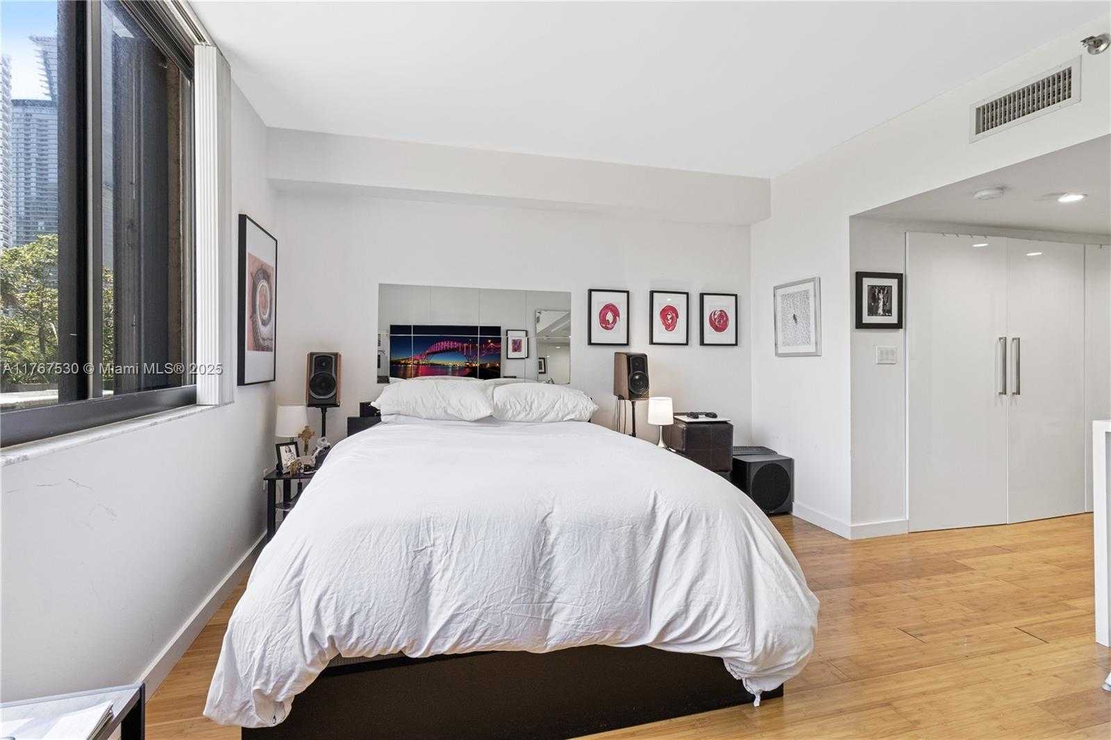 Small Image of 540 BRICKELL KEY DR #407, Miami Number 4