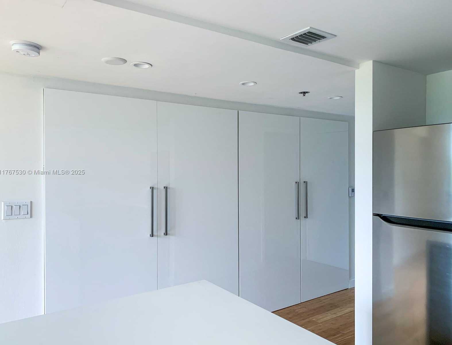 Small Image of 540 BRICKELL KEY DR #407, Miami Number 6