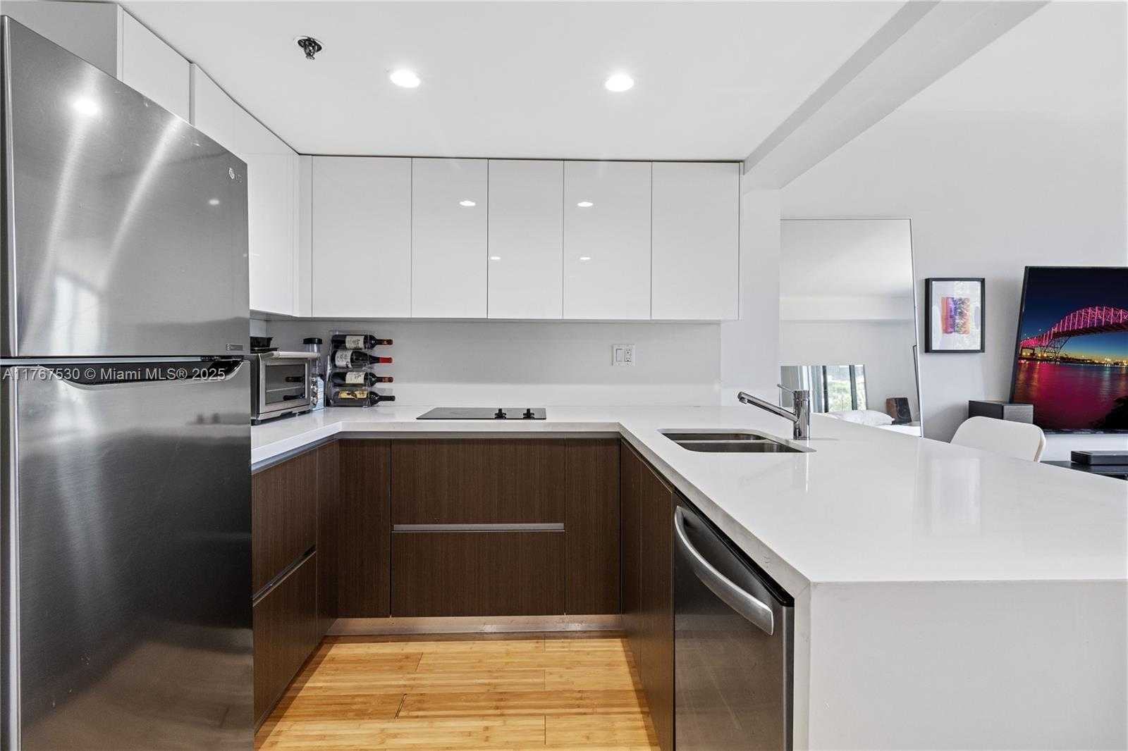 Small Image of 540 BRICKELL KEY DR #407, Miami Number 8