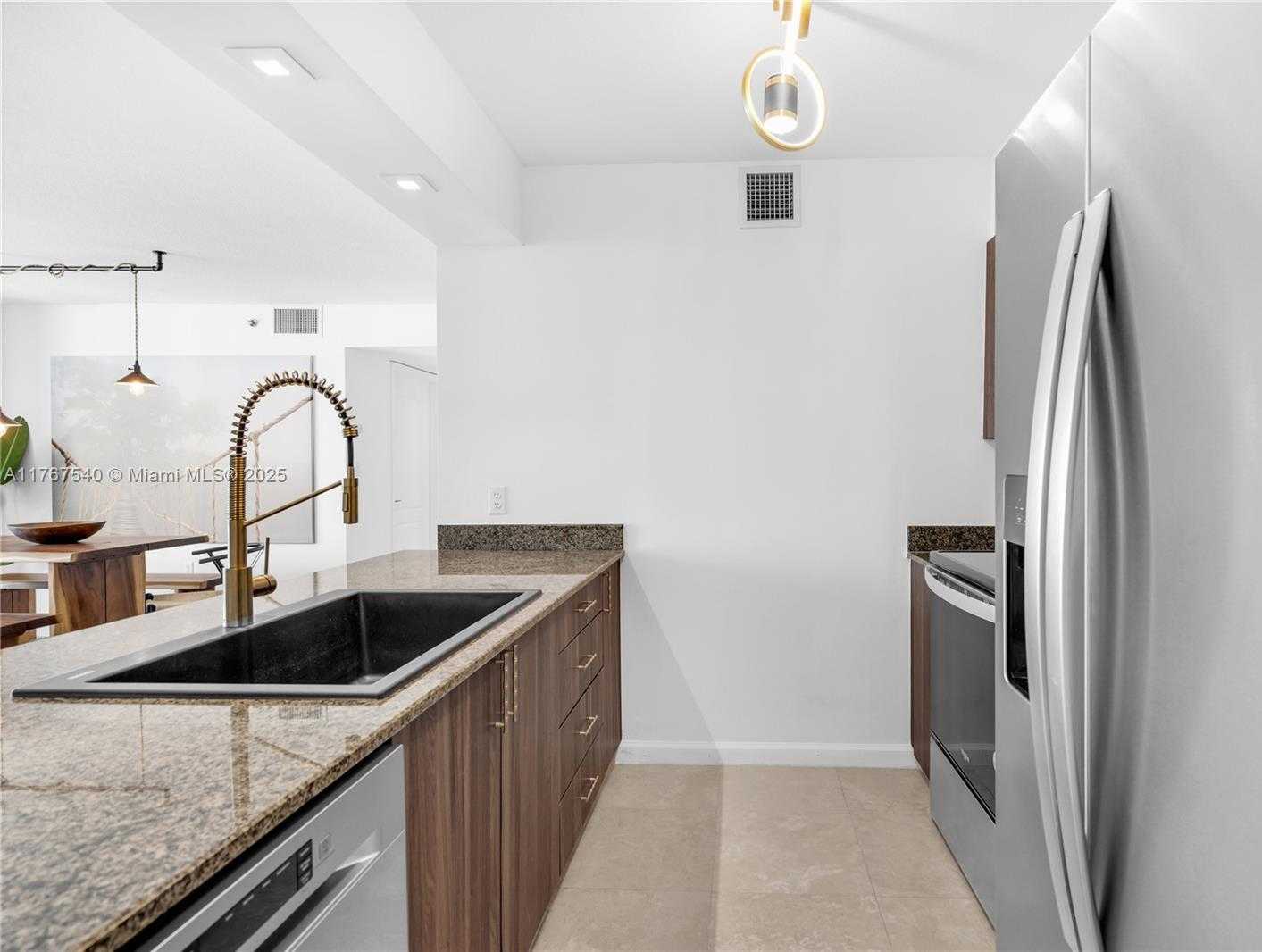 Small Image of 1200 BRICKELL BAY DR #3201, Miami Number 10