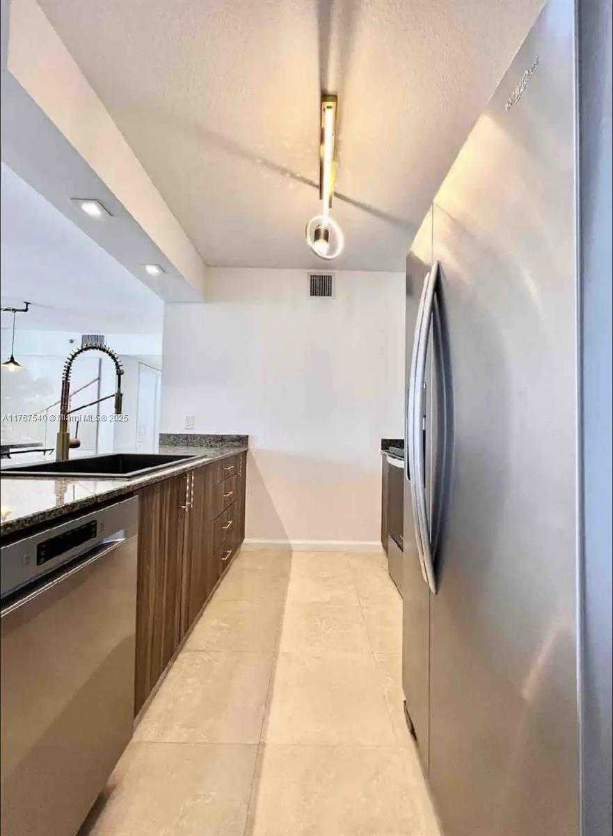 Small Image of 1200 BRICKELL BAY DR #3201, Miami Number 11