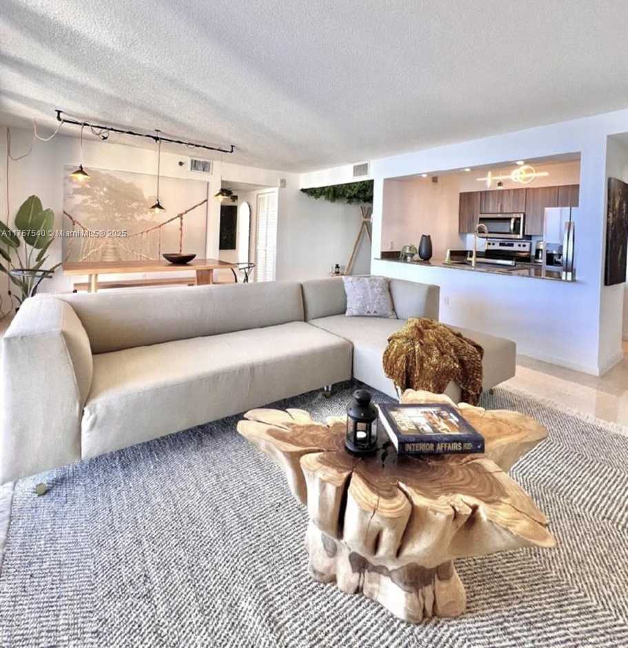 Small Image of 1200 BRICKELL BAY DR #3201, Miami Number 19