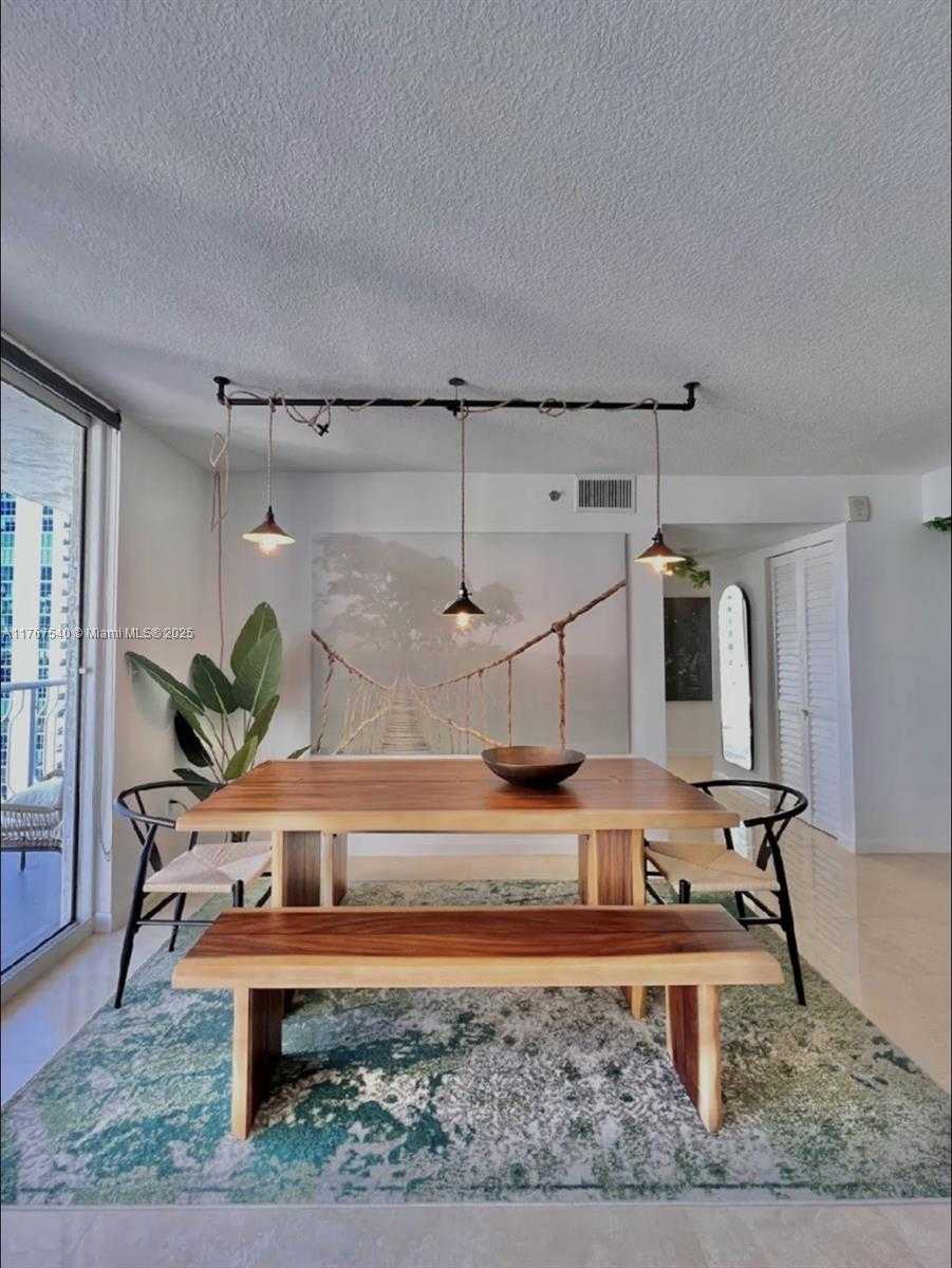 Small Image of 1200 BRICKELL BAY DR #3201, Miami Number 23