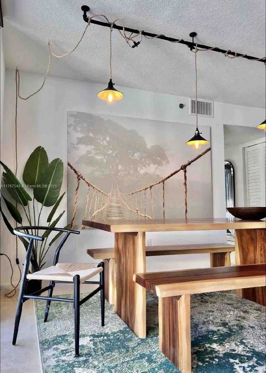Small Image of 1200 BRICKELL BAY DR #3201, Miami Number 24