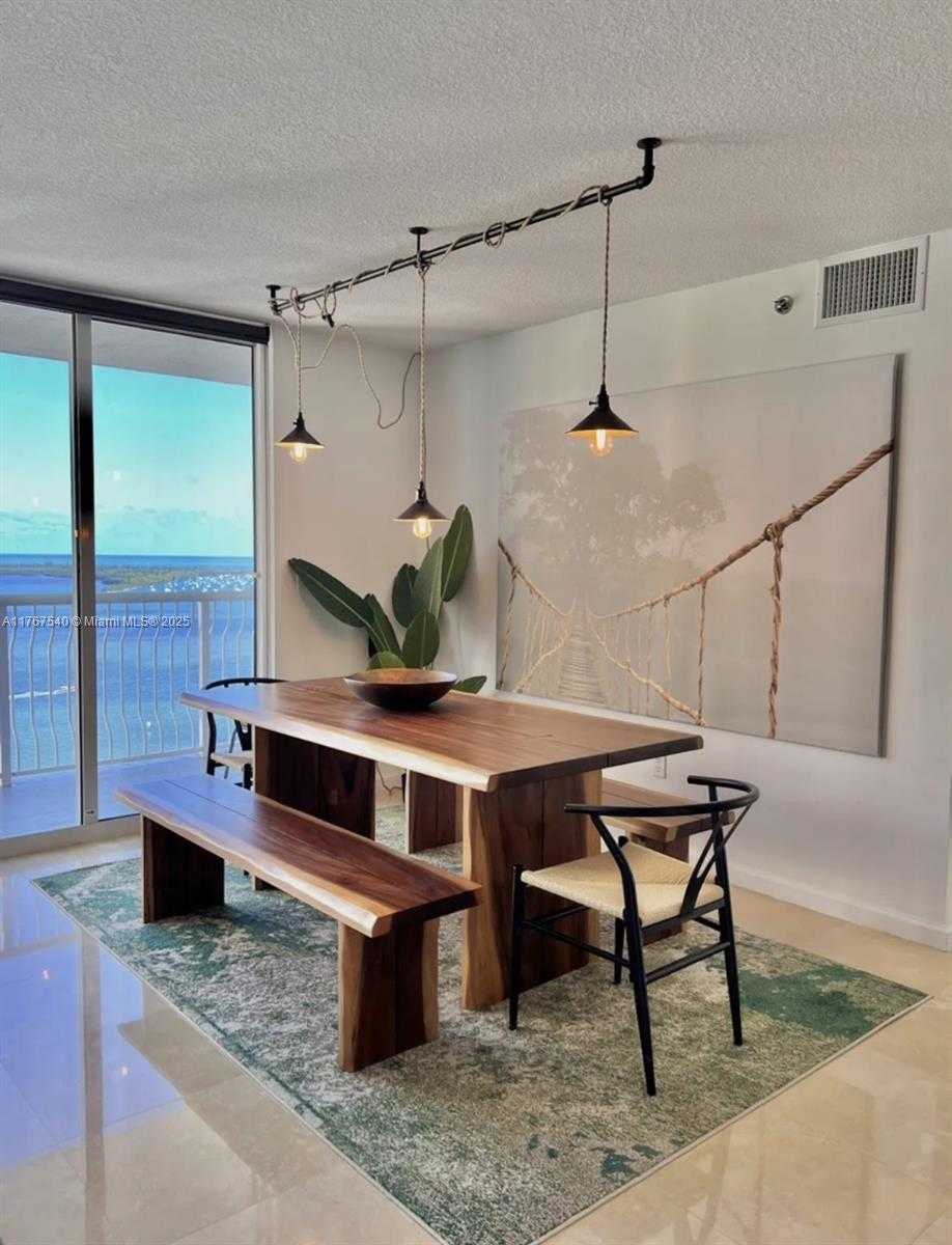 Small Image of 1200 BRICKELL BAY DR #3201, Miami Number 25