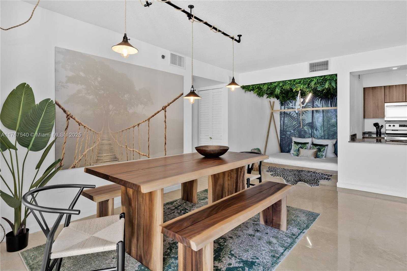 Small Image of 1200 BRICKELL BAY DR #3201, Miami Number 27