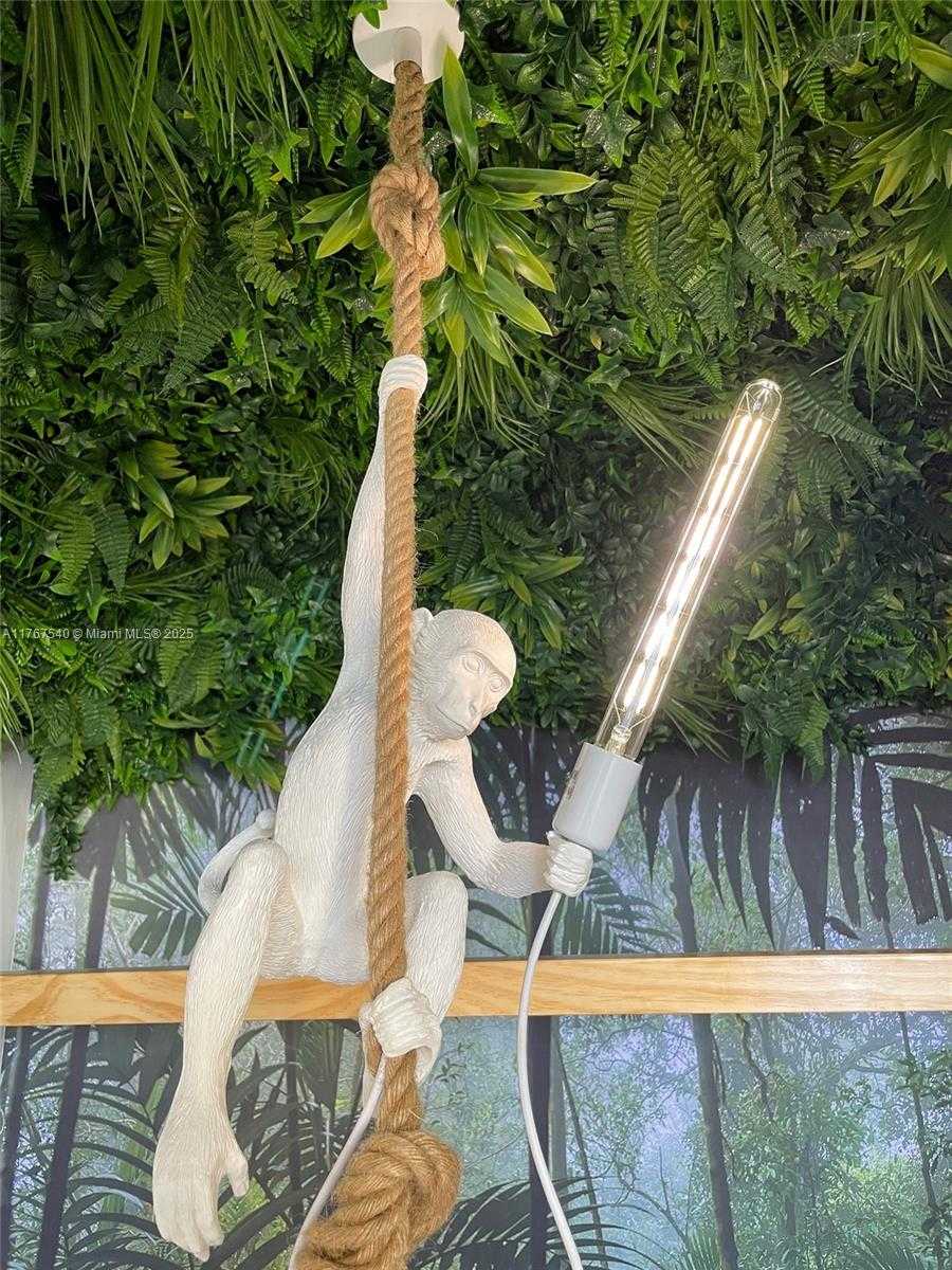 Small Image of 1200 BRICKELL BAY DR #3201, Miami Number 28