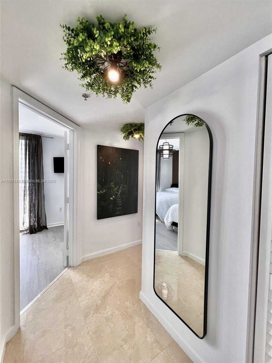 Small Image of 1200 BRICKELL BAY DR #3201, Miami Number 31