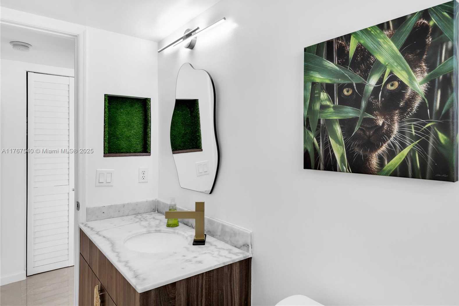 Small Image of 1200 BRICKELL BAY DR #3201, Miami Number 34