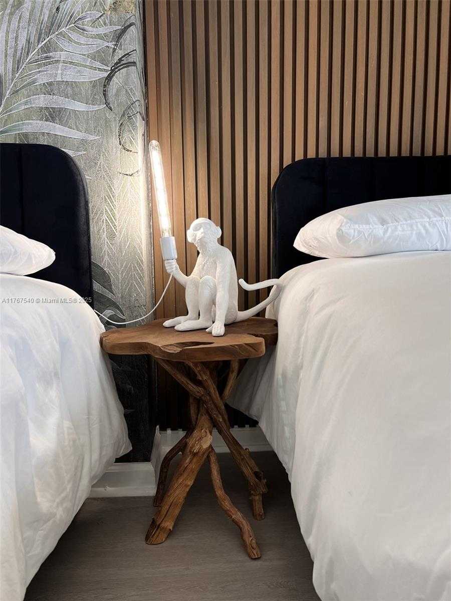 Small Image of 1200 BRICKELL BAY DR #3201, Miami Number 39