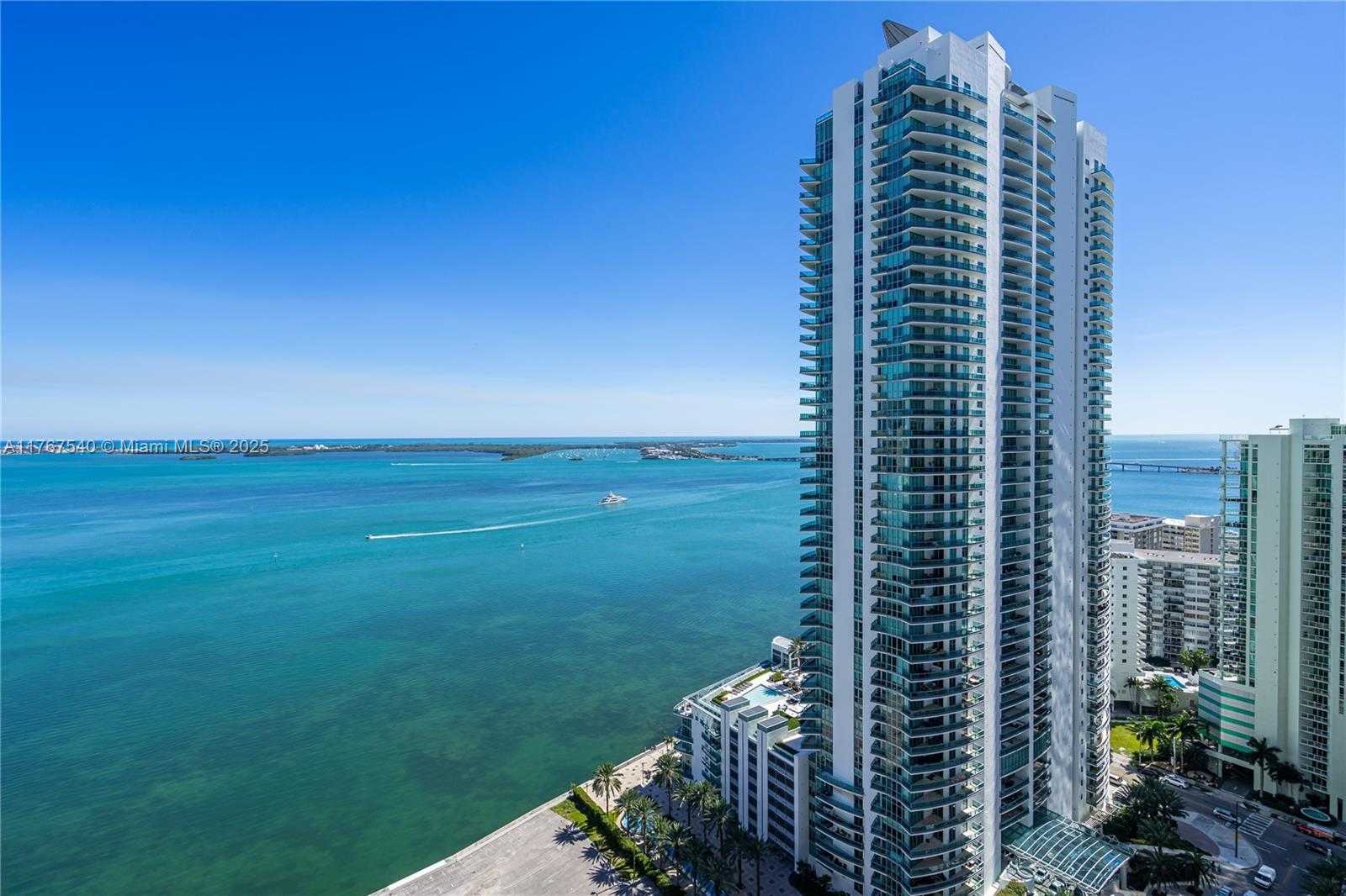 Small Image of 1200 BRICKELL BAY DR #3201, Miami Number 4