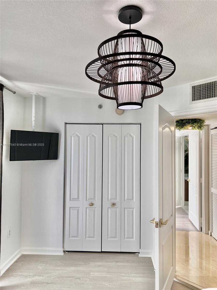 Small Image of 1200 BRICKELL BAY DR #3201, Miami Number 44