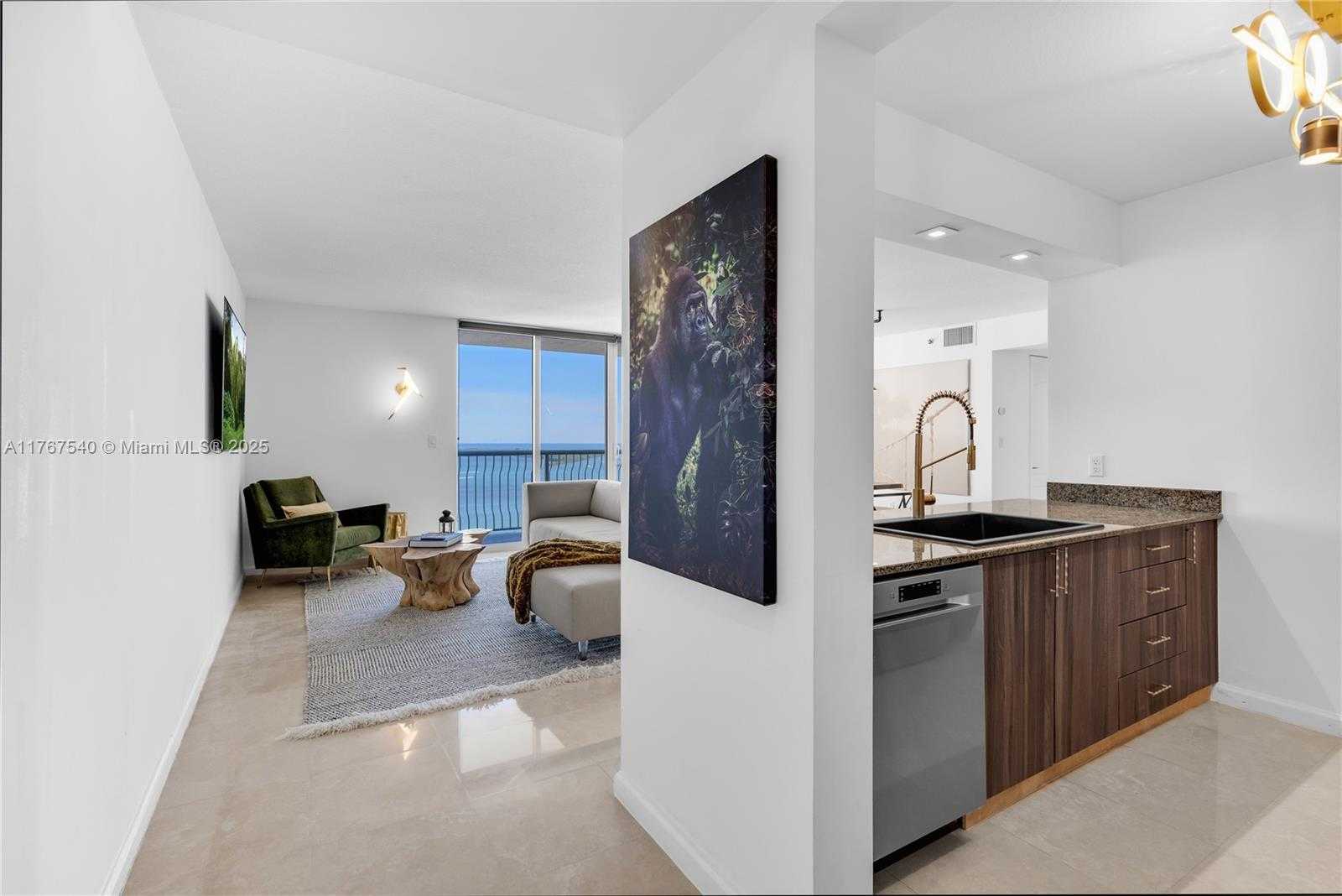 Small Image of 1200 BRICKELL BAY DR #3201, Miami Number 5
