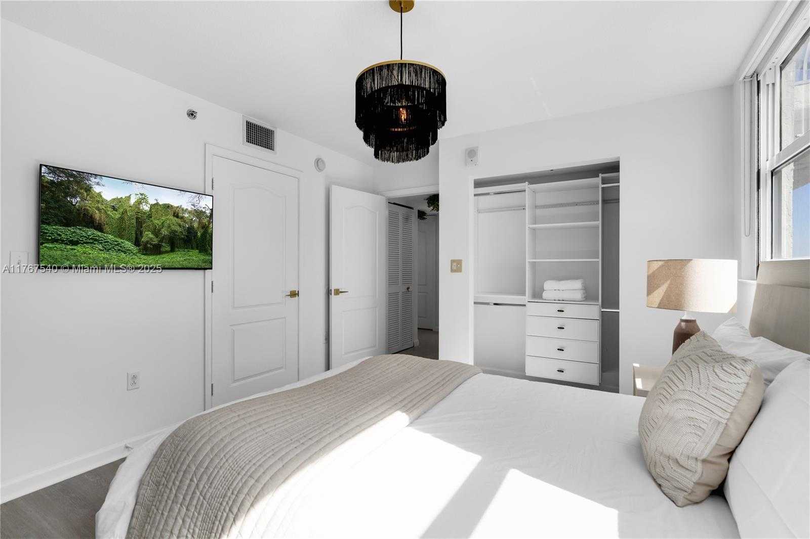Small Image of 1200 BRICKELL BAY DR #3201, Miami Number 50