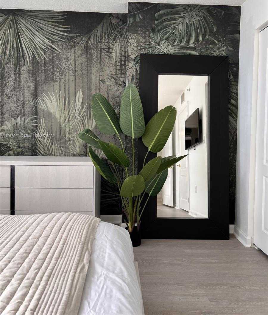 Small Image of 1200 BRICKELL BAY DR #3201, Miami Number 54