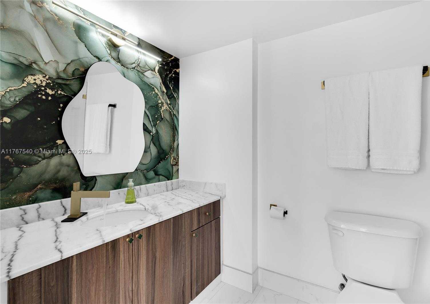 Small Image of 1200 BRICKELL BAY DR #3201, Miami Number 55