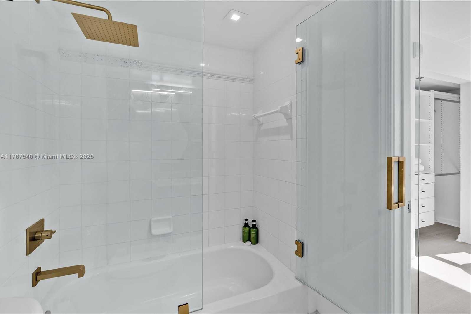 Small Image of 1200 BRICKELL BAY DR #3201, Miami Number 58