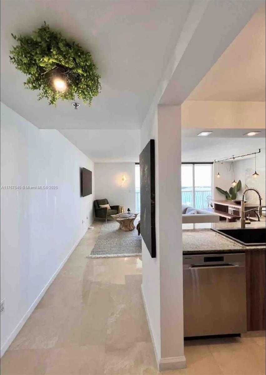 Small Image of 1200 BRICKELL BAY DR #3201, Miami Number 6
