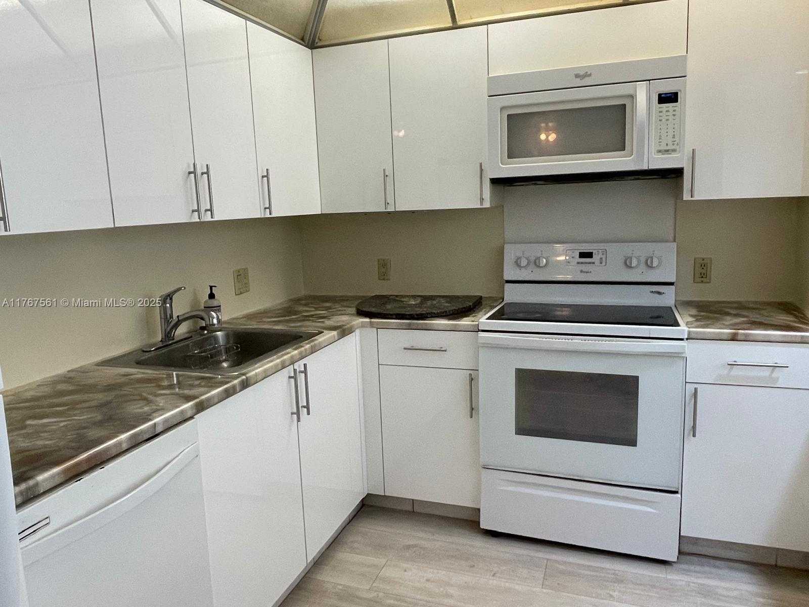 Small Image of 20281 EAST COUNTRY CLUB DR #810, Aventura Number 11