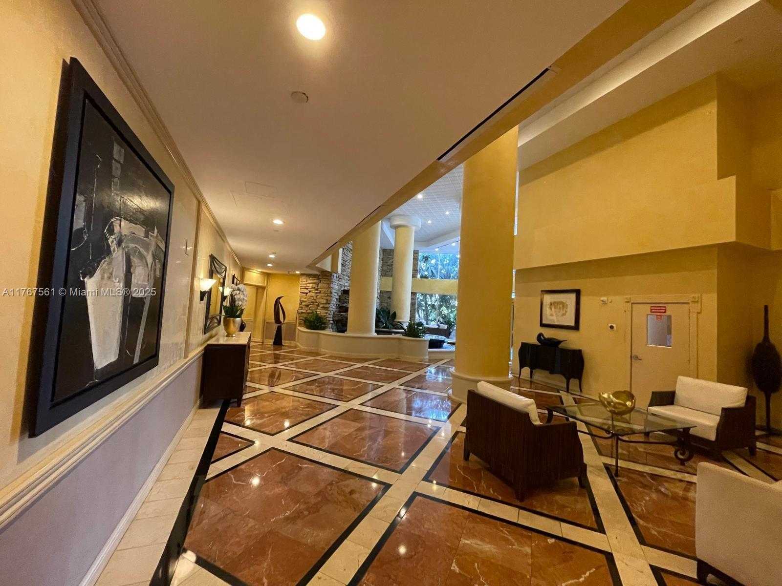 Small Image of 20281 EAST COUNTRY CLUB DR #810, Aventura Number 2