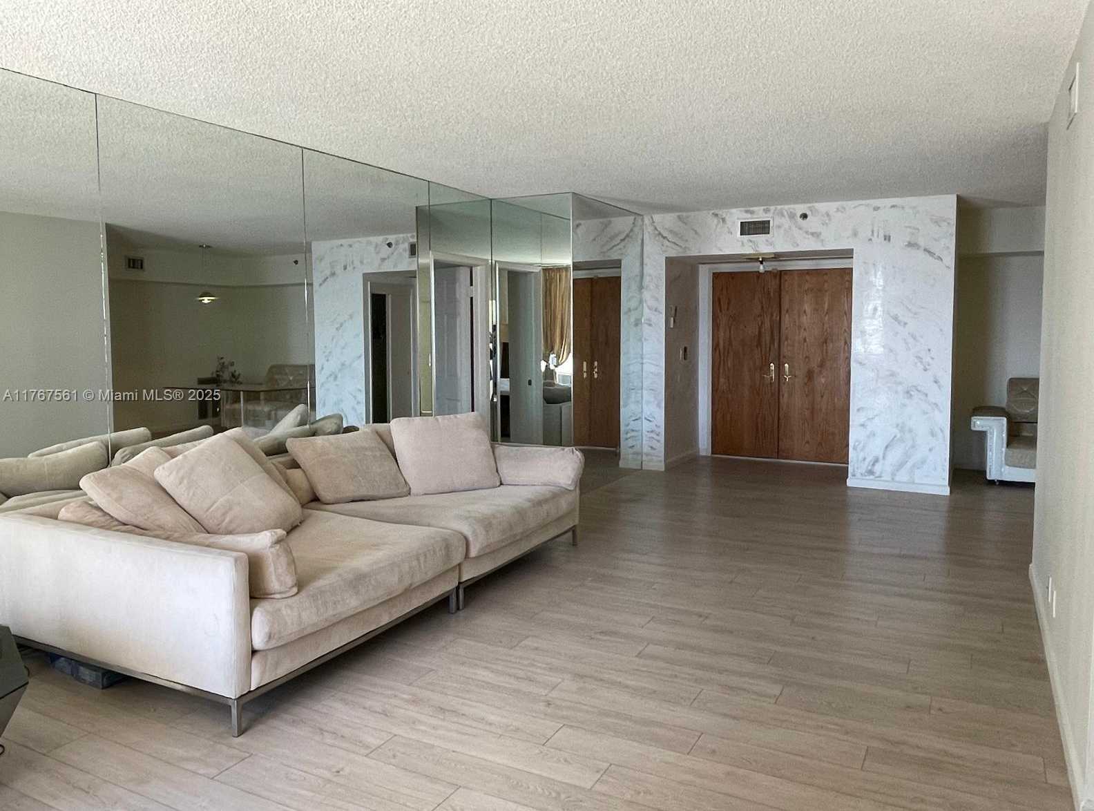 Small Image of 20281 EAST COUNTRY CLUB DR #810, Aventura Number 4