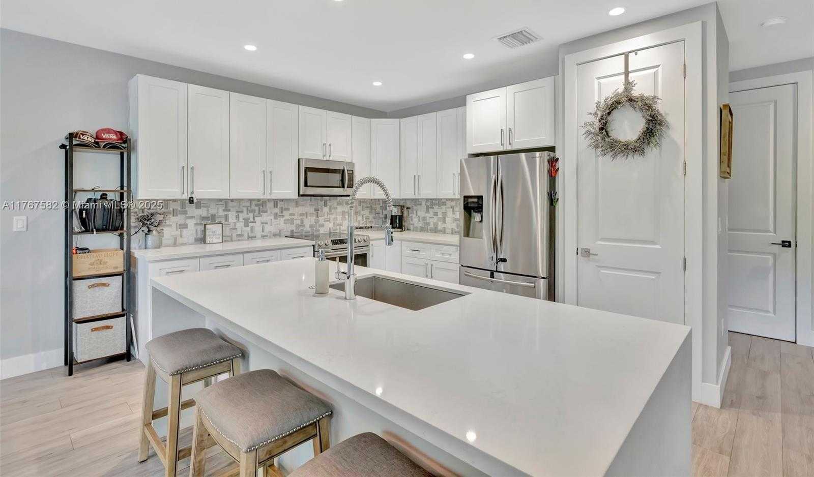 Small Image of 709 SOUTH WEST 17TH ST, Fort Lauderdale Number 10