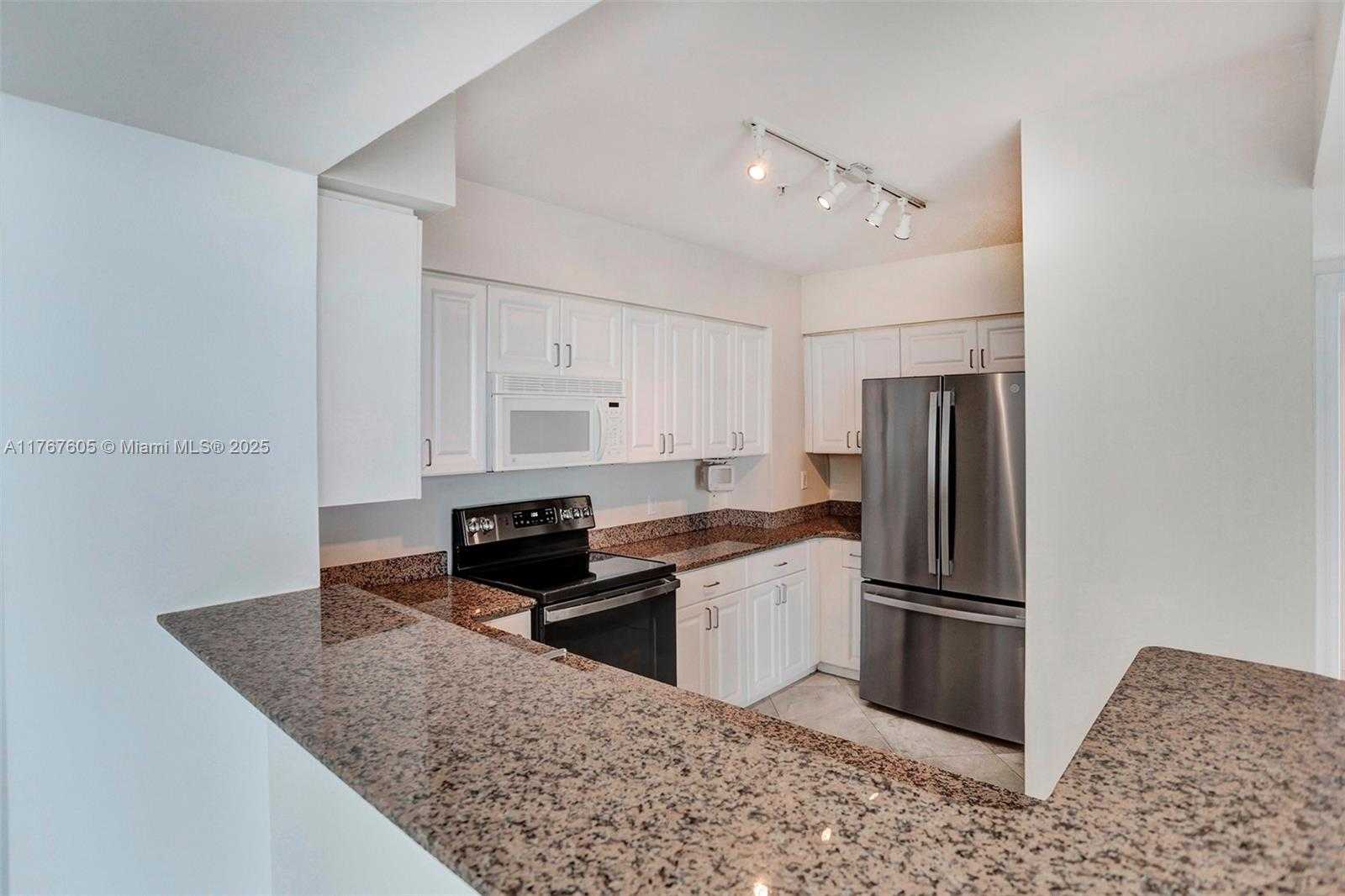 Small Image of 1155 BRICKELL BAY DR #PH104, Miami Number 26