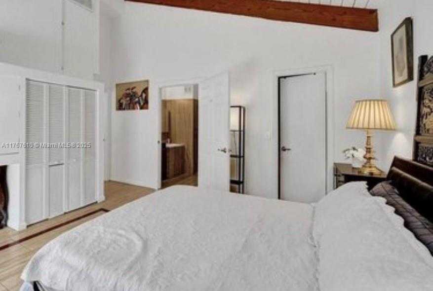 Small Image of 531 LESLIE DR, Hallandale Beach Number 10