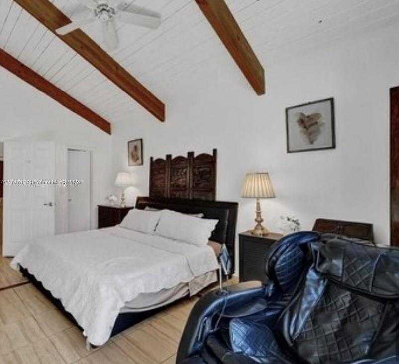 Small Image of 531 LESLIE DR, Hallandale Beach Number 11