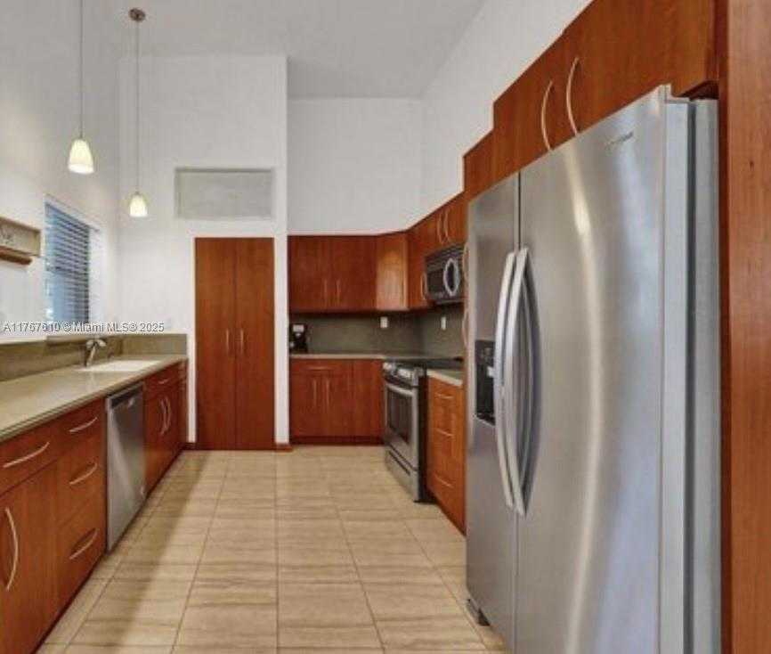 Small Image of 531 LESLIE DR, Hallandale Beach Number 13