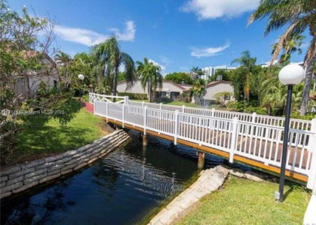 Small Image of 531 LESLIE DR, Hallandale Beach Number 21