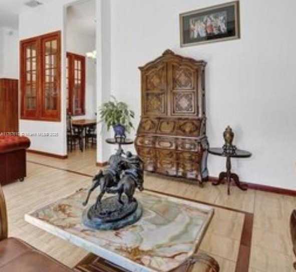Small Image of 531 LESLIE DR, Hallandale Beach Number 3