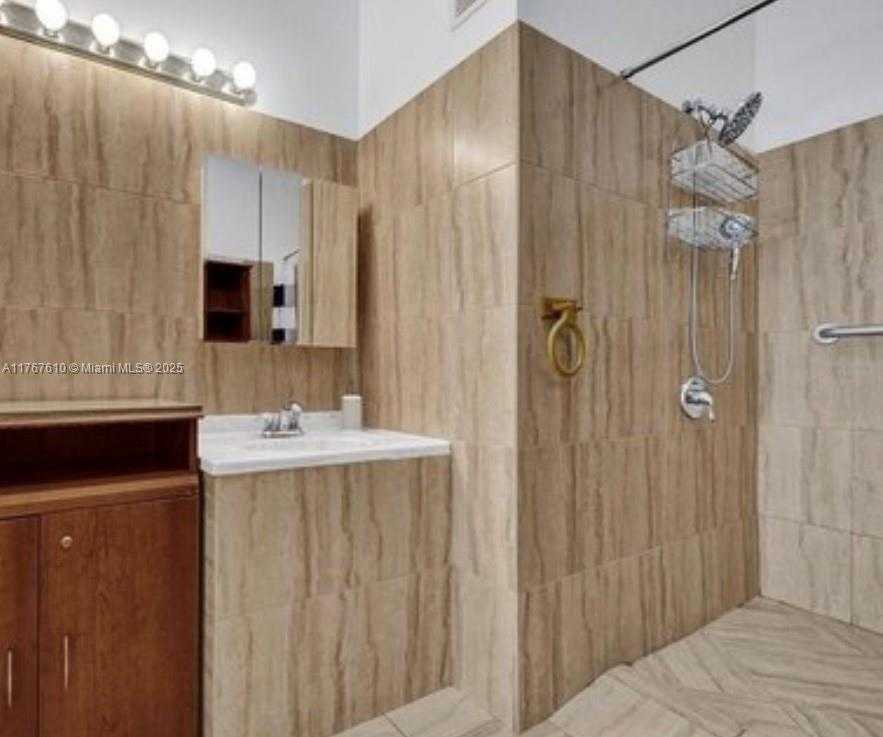 Small Image of 531 LESLIE DR, Hallandale Beach Number 9
