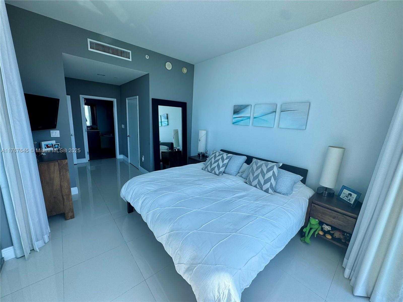 Small Image of 7930 EAST DR #1008, North Bay Village Number 13