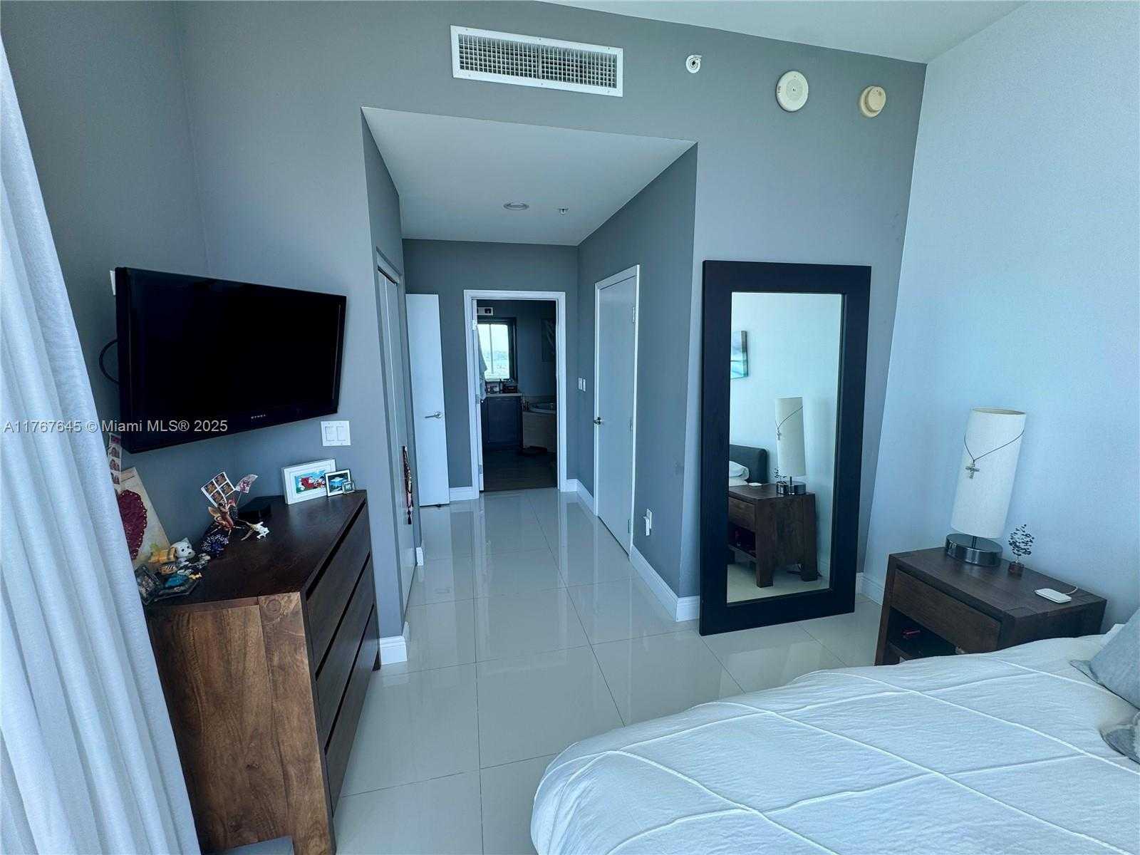 Small Image of 7930 EAST DR #1008, North Bay Village Number 16