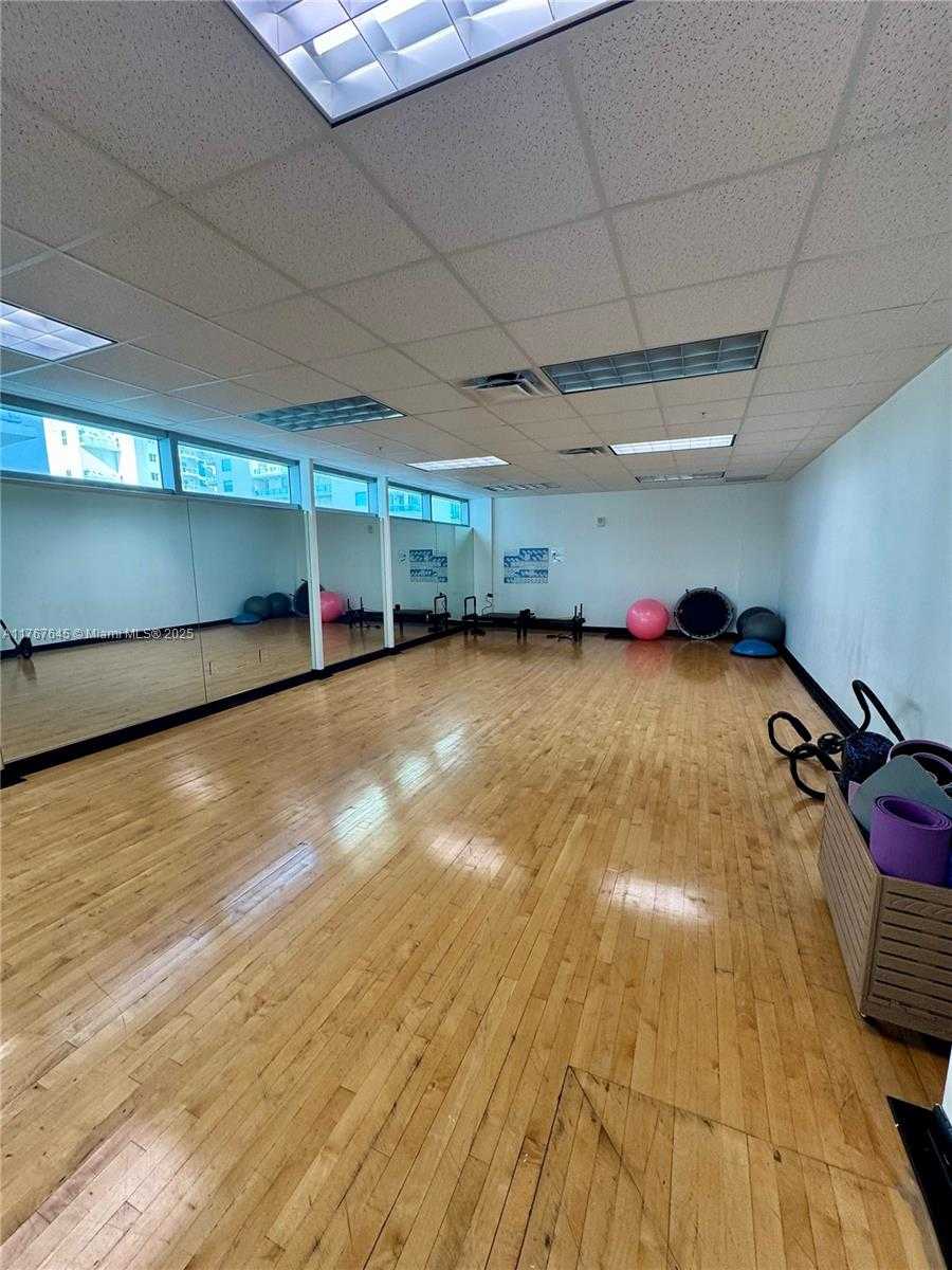 Small Image of 7930 EAST DR #1008, North Bay Village Number 38