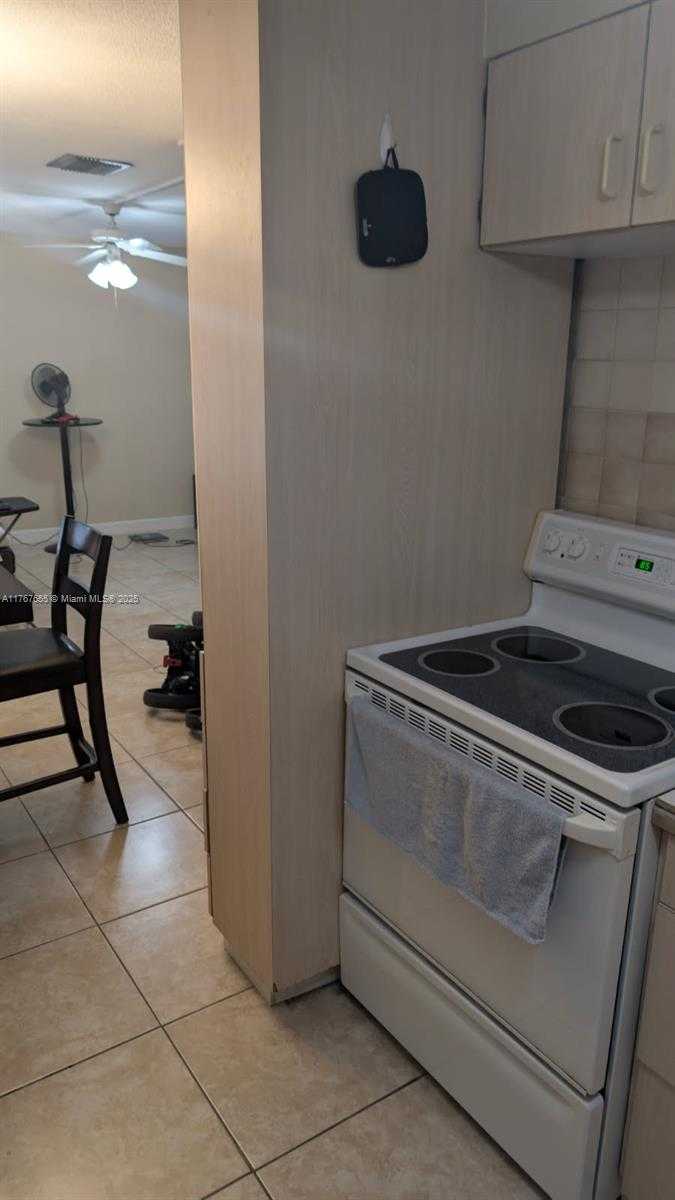 Small Image of 1824 MONROE ST #2, Hollywood Number 3