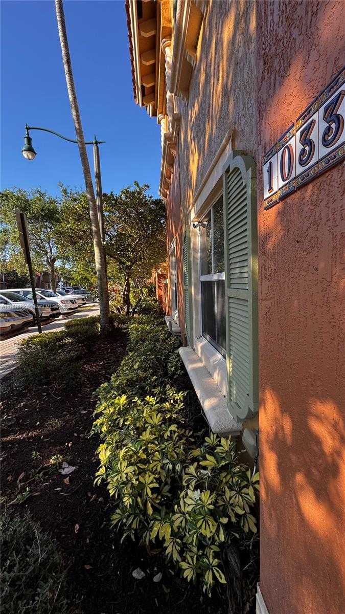 Small Image of 1033 SOUTH WEST 144TH AVE #2705, Pembroke Pines Number 4