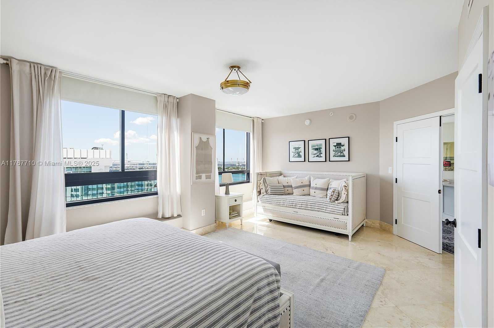 Small Image of 1330 WEST AVE #1908, Miami Beach Number 15