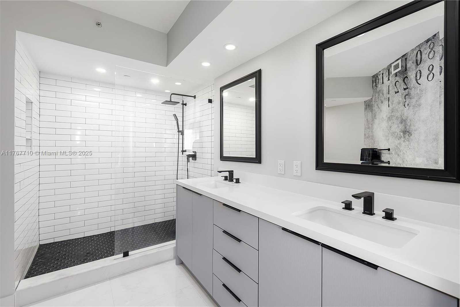 Small Image of 1330 WEST AVE #1908, Miami Beach Number 24