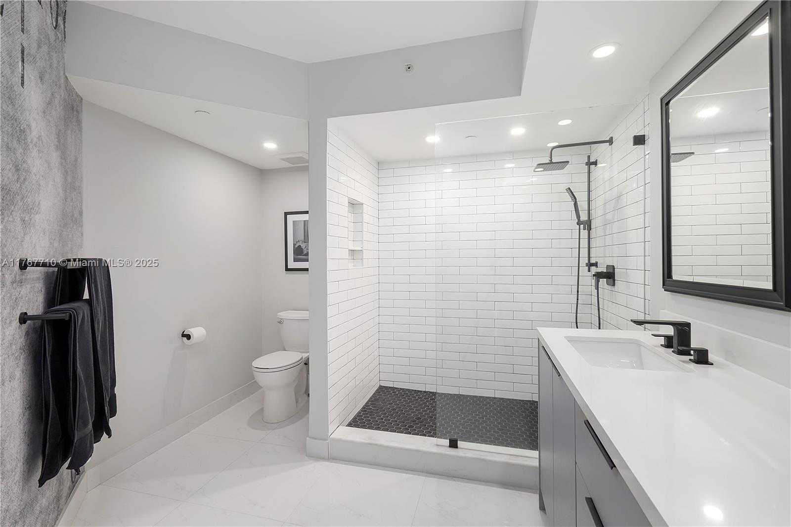 Small Image of 1330 WEST AVE #1908, Miami Beach Number 26