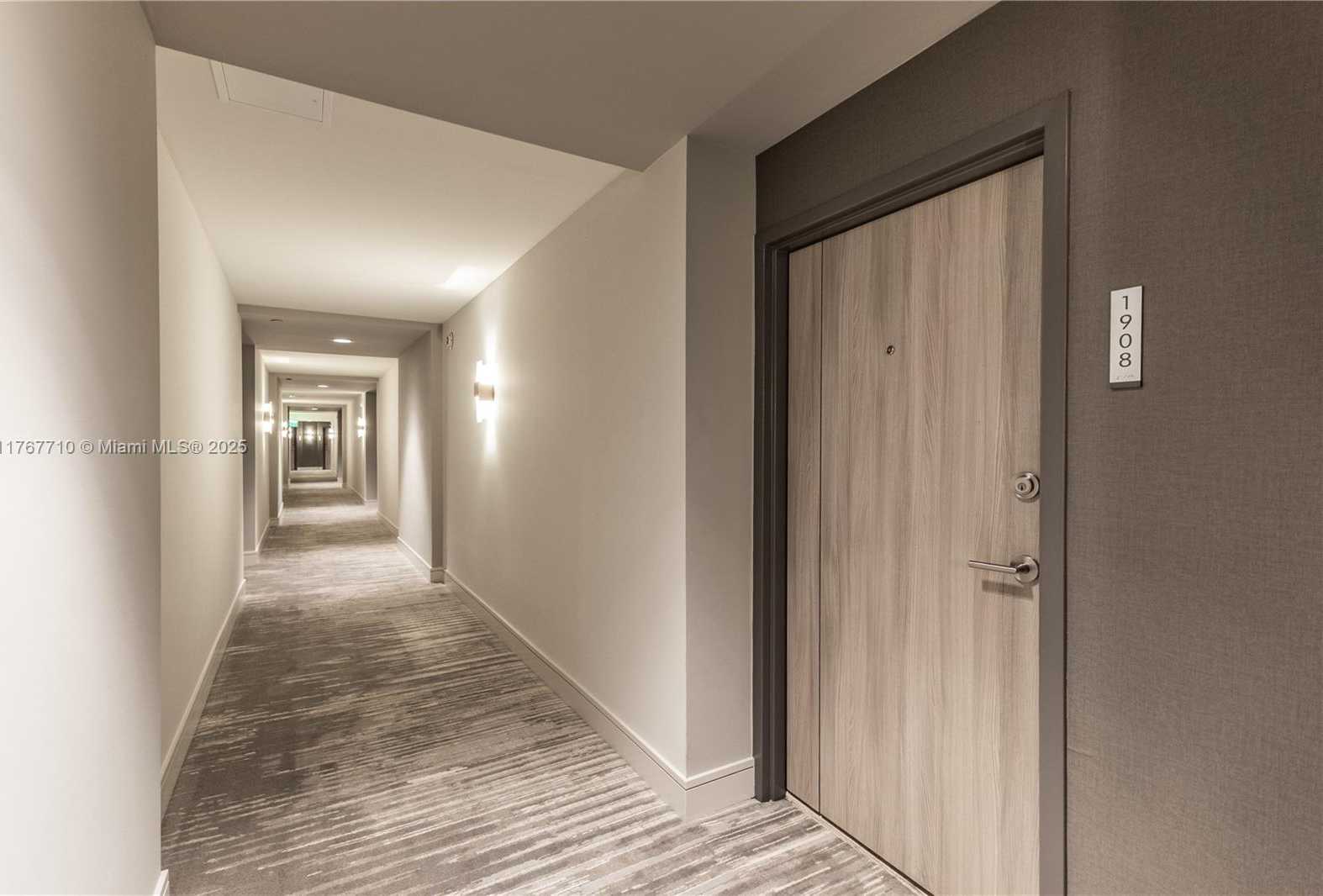 Small Image of 1330 WEST AVE #1908, Miami Beach Number 7