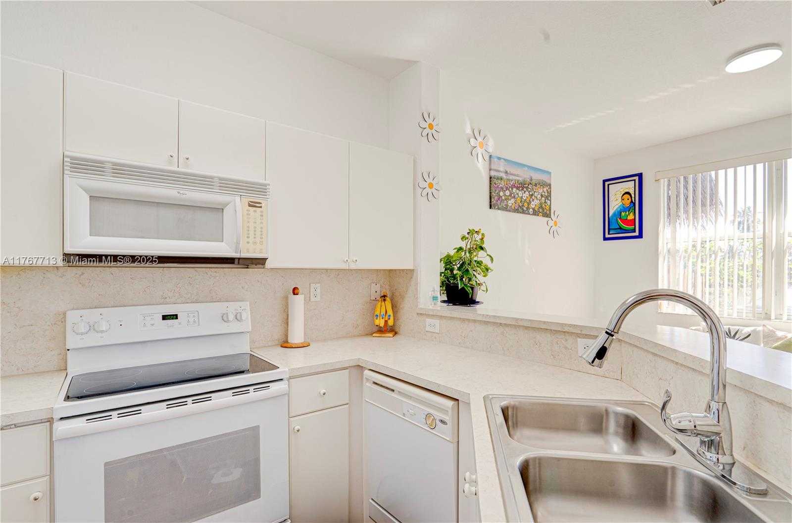 Small Image of 7807 NORTH WEST 114TH PL, Doral Number 35