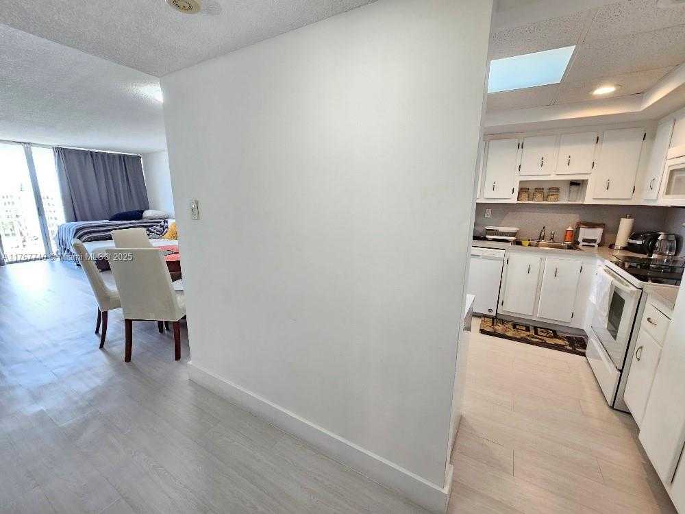 Small Image of 18031 BISCAYNE BLVD #603, Aventura Number 7