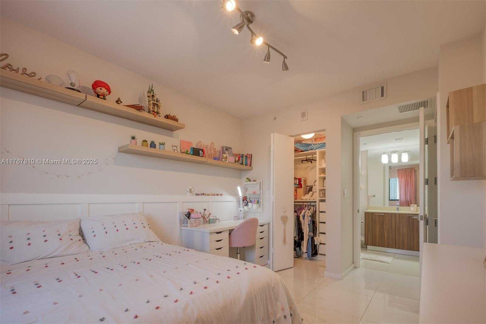 Small Image of 5252 NW 85th Ave, Doral, FL 33166, USA Number 21