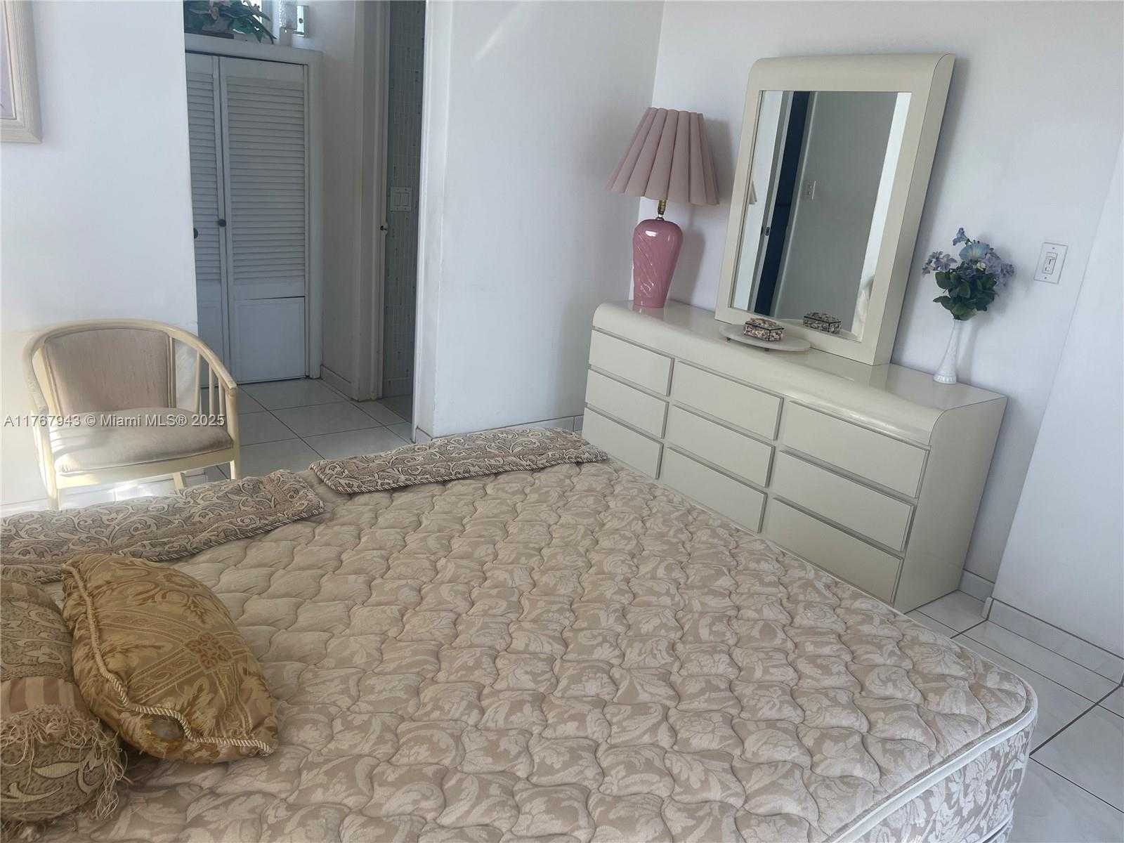 Small Image of 2910 POINT EAST DR #M414, Aventura Number 12