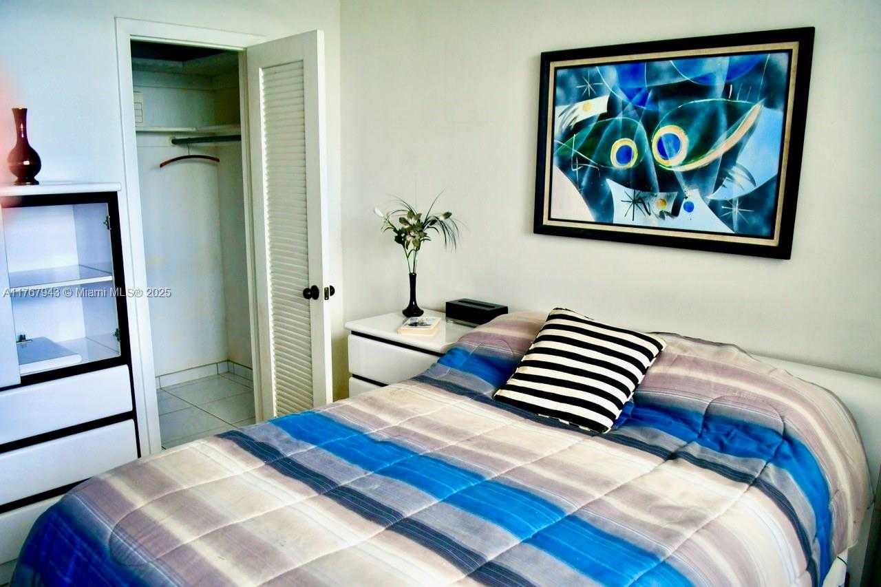 Small Image of 2910 POINT EAST DR #M414, Aventura Number 13